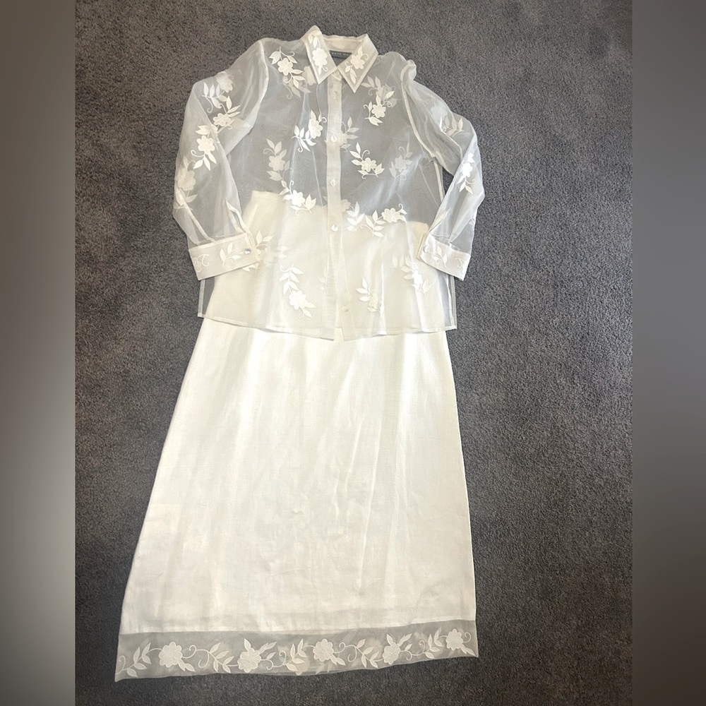 Kate Hill Woman’s White 2 Piece Skirt